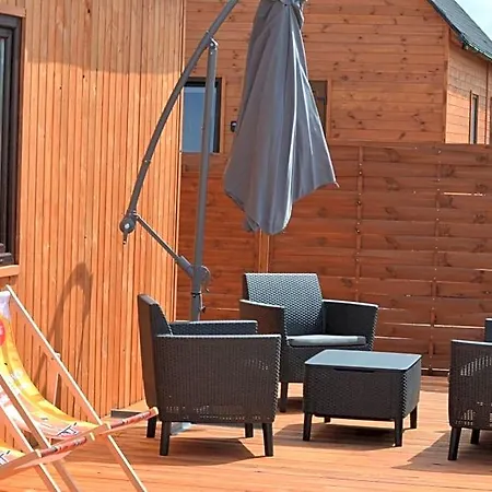 Domki Strzezenice Lodge