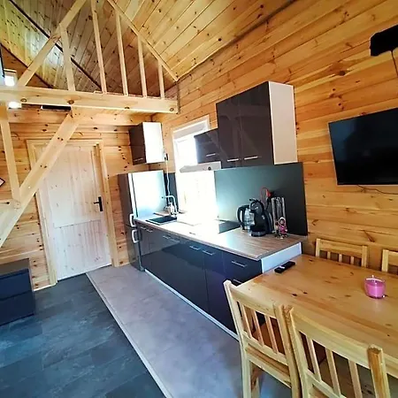 Domki Strzezenice Lodge *